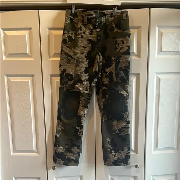 KUIU Camouflage Men's Pants - Picture 1 of 10